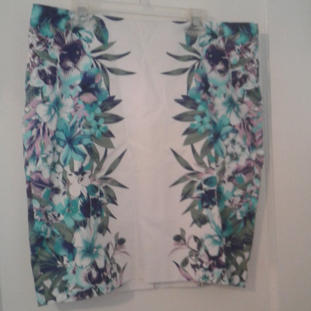 Roz & Ali white floral skirt size petite 10